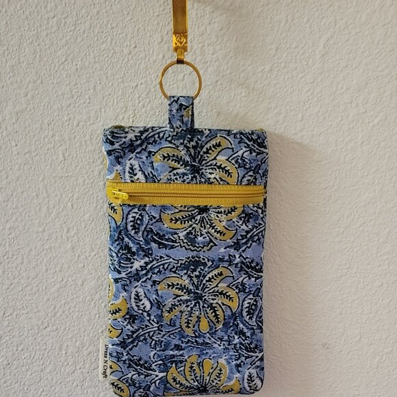 NWOT Hands Free Cell Phone Bag/Purse/Slip On/Walking/Athleisure/Holster/Belt - Picture 2 of 4